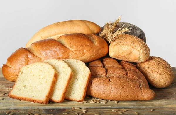 Nybakte Brødprodukter Bordet – stockfoto