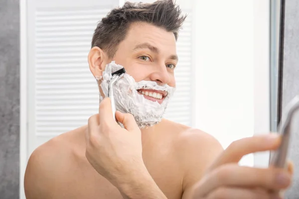 Handsome Man Shaving Bathroom — Stock Photo, Image