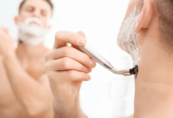 Man Shaving Bathroom Closeup — Stock Photo, Image