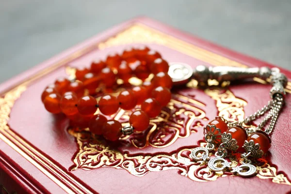 Holy Book Muslims Prayer Beads — Stock Photo, Image