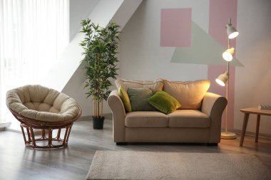 Şık salon iç rahat kanepe ve lounge sandalye ile