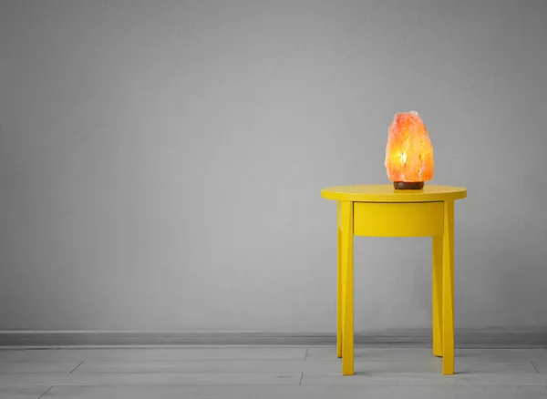 Himalayan salt lamp on table indoors — Stock Photo, Image