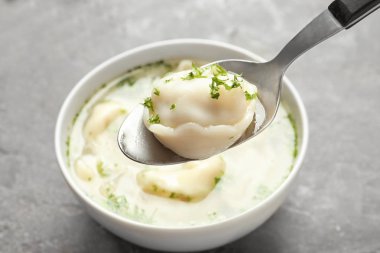 Lezzetli hamur tatlısı, closeup kaşıkla