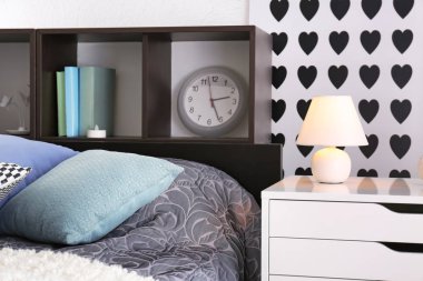 Yatak odası iç zarif masa lambası ile