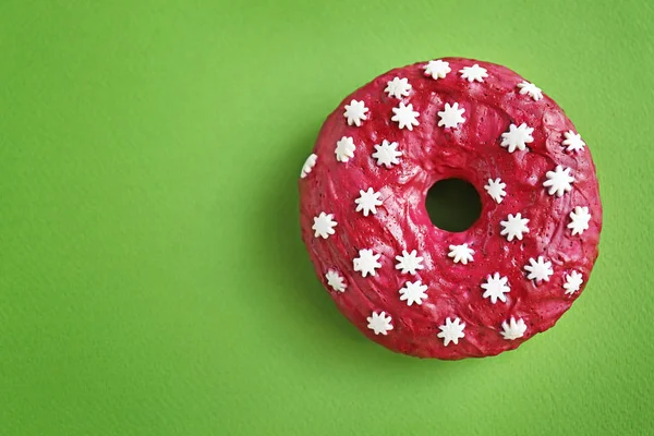 Delicious donut on color background — Stock Photo, Image