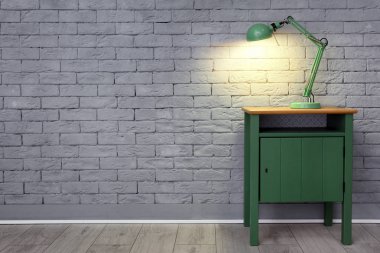 Stand yakın tuğla duvar lambası