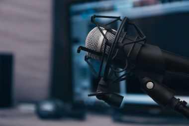 Mikrofon radyo istasyonu, portre