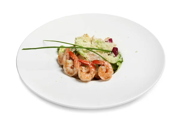 Delicious Caesar salad with shrimps in plate on white background — Stock Photo, Image