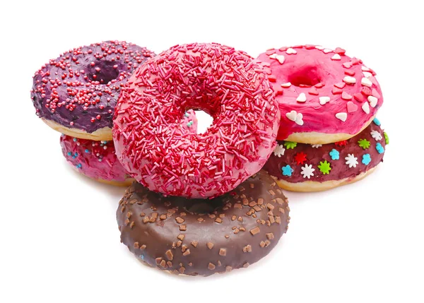 Köstliche glasierte Donuts mit Streusel auf weißem Hintergrund — Stockfoto