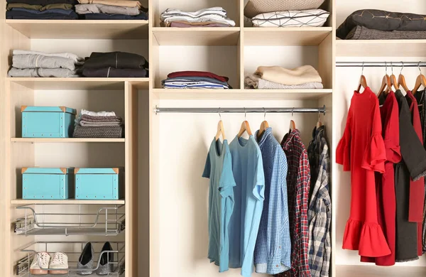 Large wardrobe closet with different clothes and shoes — Stock Photo, Image