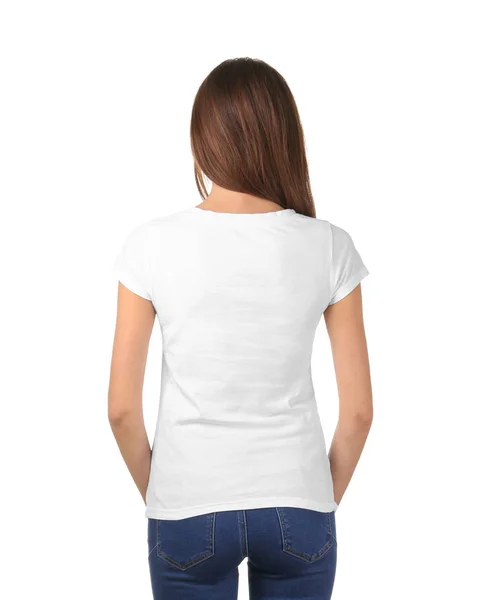 Mulher nova na camiseta elegante no fundo branco. Mockup para design — Fotografia de Stock