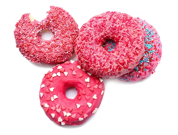 Köstliche glasierte Donuts mit Streusel auf weißem Hintergrund — Stockfoto