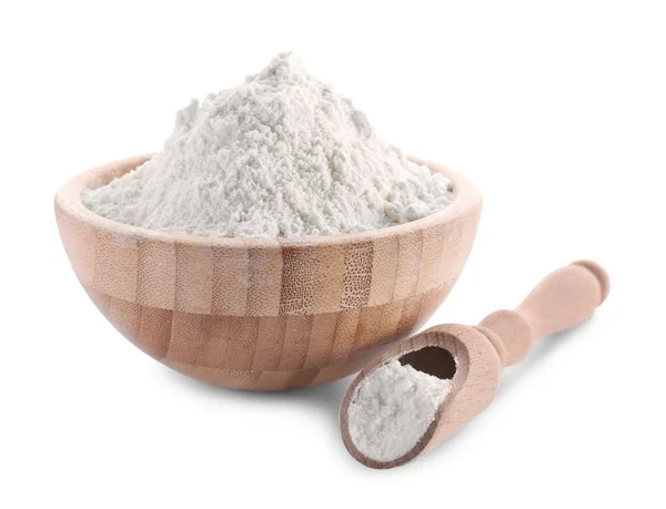 ボウルと白い背景の上の小麦粉のスクープ — ストック写真