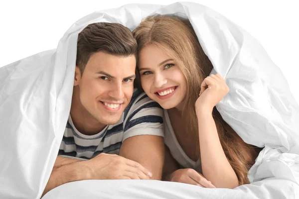 年轻夫妇在毯子下在家 — 图库照片