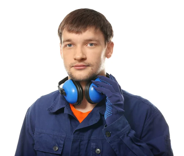 Manliga arbetare med hörlurar — Stockfoto