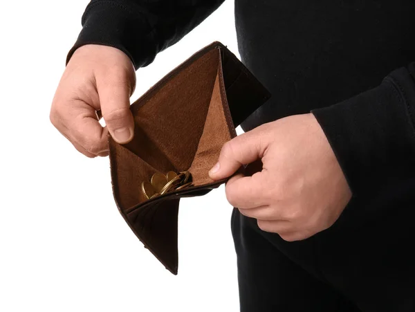 Pobre homem mostrando sua carteira com moedas, isolado em branco — Fotografia de Stock