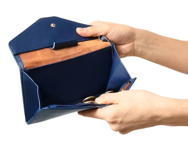 Arme vrouw bezit portemonnee met munten op witte achtergrond — Stockfoto