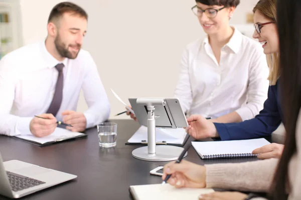 Office employees having meeting — Stock Photo, Image