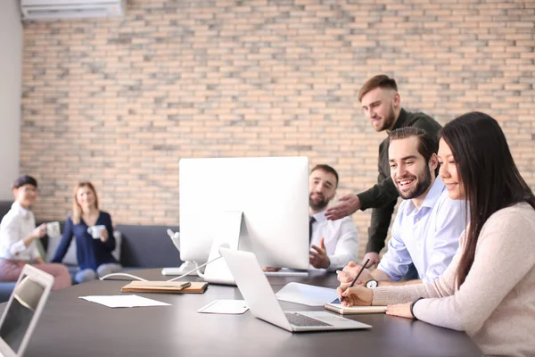 Office employees having meeting — Stock Photo, Image