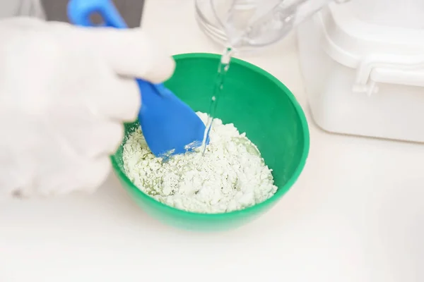 Cosmetologist making facial mask — Stock Photo, Image