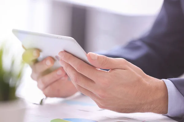 Hombre Trabajando Con Tableta Mesa Concepto Forex — Foto de Stock