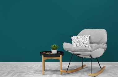 Son moda oturma odası iç gölgeli Ladin duvar karşı rahat koltuk ile