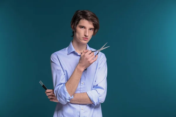 Professional hairdresser on color background — Stock Photo, Image