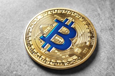 Gri zemin üzerine altın bitcoin. Finans ticaret