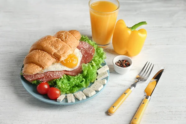 Tasty croissant sandwich on table — Stock Photo, Image