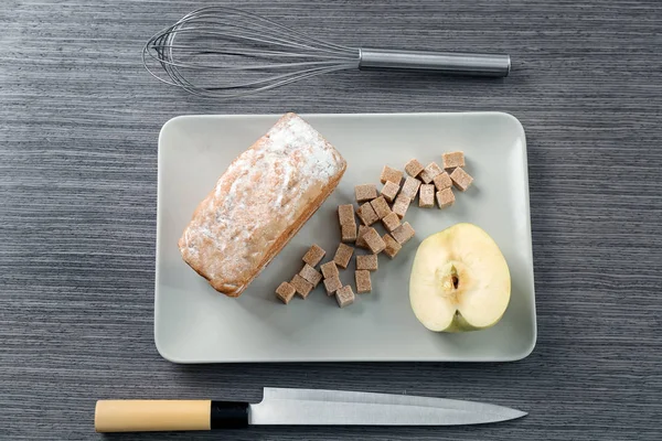 Σετ μαγειρικά σκεύη με προϊόντα σε ξύλινο υπόβαθρο. Master μαθήματα μαγειρικής — Φωτογραφία Αρχείου