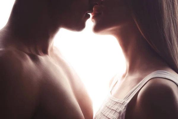 Fotos de Casal se beijando, Imagens de Casal se beijando sem royalties |  Depositphotos