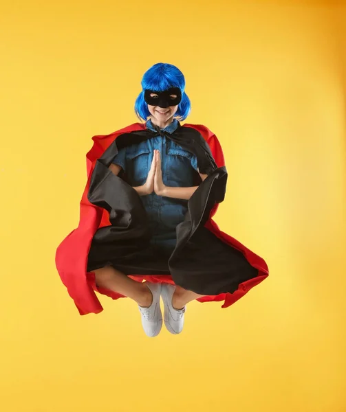 Leuk meisje als superheld — Stockfoto