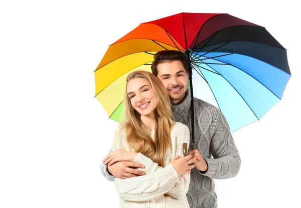 Jovem casal com guarda-chuva colorido — Fotografia de Stock