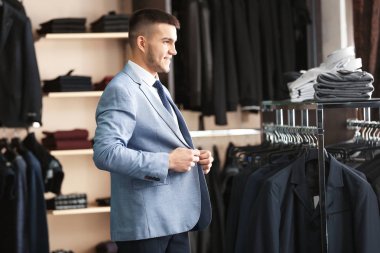 Şık takım elbise çalışan adam 