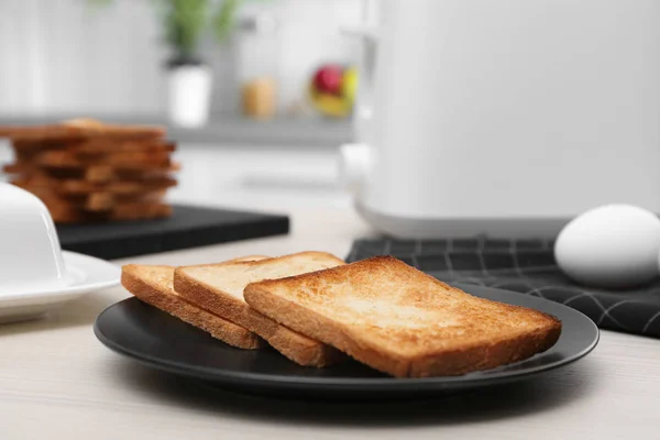 Deska s opečeným toastovým chlebem — Stock fotografie