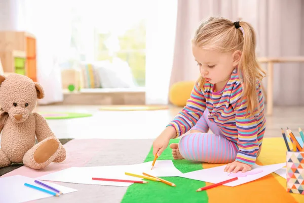 Schattig meisje tekening — Stockfoto