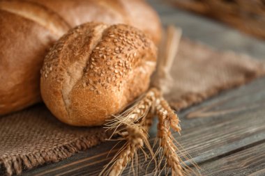Fırından yeni çıkmış ekmek Ürünler tablosundaki