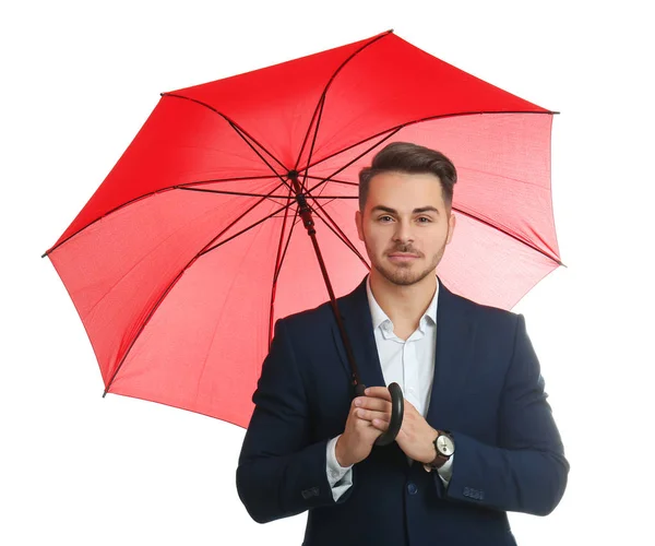 Młody człowiek w elegancki garnitur z parasol czerwony na białym tle — Zdjęcie stockowe