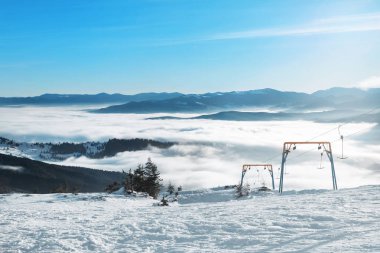 Karlı dağlar beldesinde