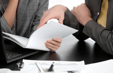 Ofiste adamla danışmanlık Yöneticisi