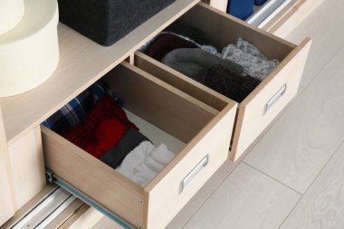  dolap dolap giysileri ile