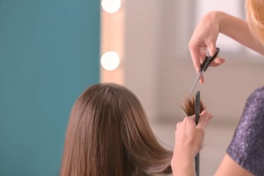 Kuaför müşteri ile çalışma