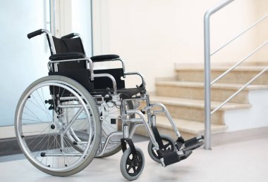 Boş modern tekerlekli sandalye