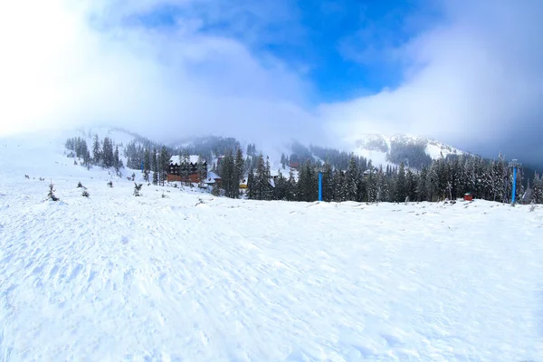 Krásné lyžařské středisko — Stock fotografie