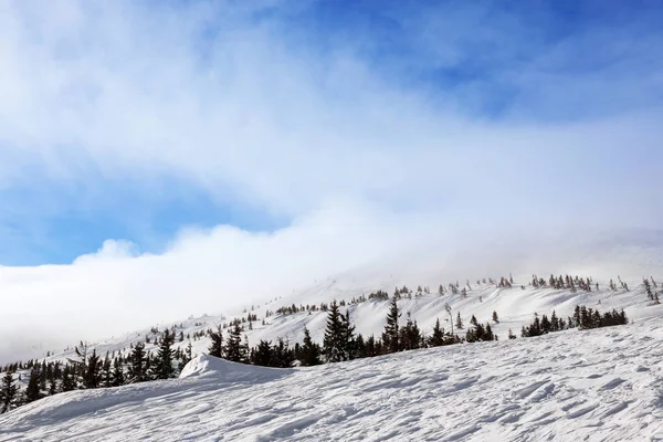 Ski slope at snowy resort — Stock Photo, Image