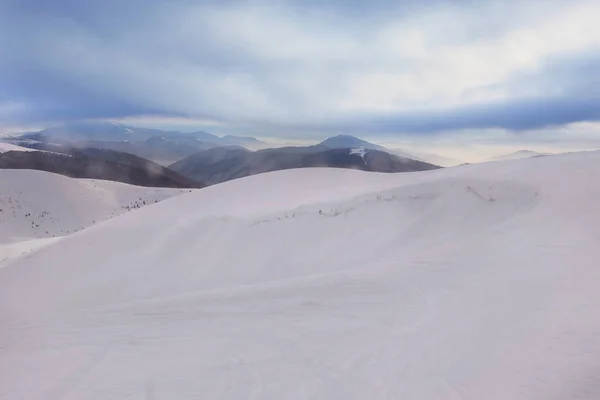 Ski slope at snowy resort — Stock Photo, Image