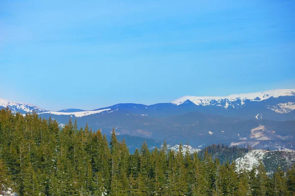 Beautiful landscape with snowy mountains — Stock Photo, Image