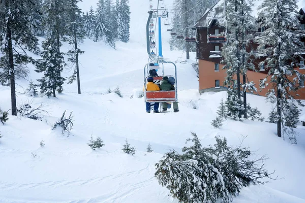 Ski lift at resort — Stock Photo, Image