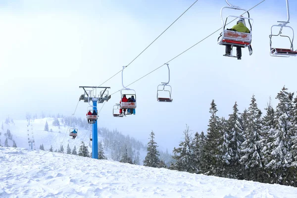 Ski lift på resort — Stockfoto