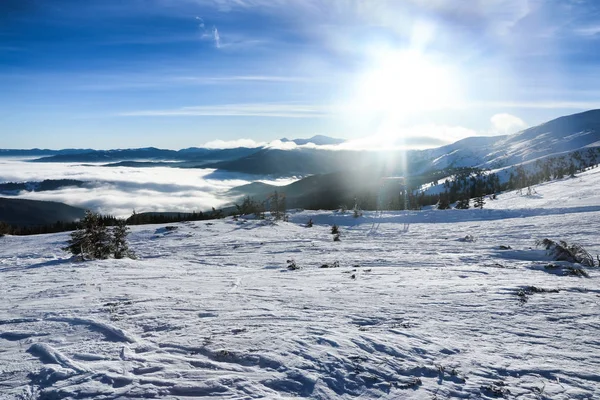 Ski slope at snowy resort — Stock Photo, Image